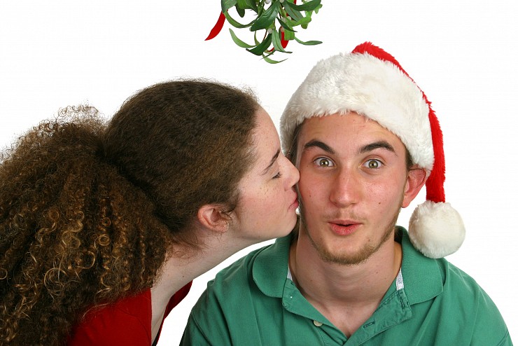 What is Mistletoe and Why do we Kiss Under it at Christmas?